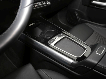 Mercedes-Benz EQA 300 4M Progressive Navi ParkP EasyP Kamera