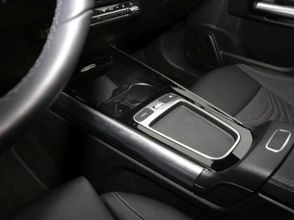 Mercedes-Benz EQA 300 4M Progressive Navi ParkP EasyP Kamera