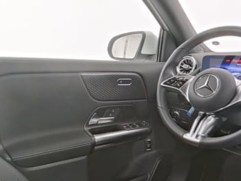 Mercedes-Benz EQA 300 4M Progressive Navi ParkP EasyP Kamera