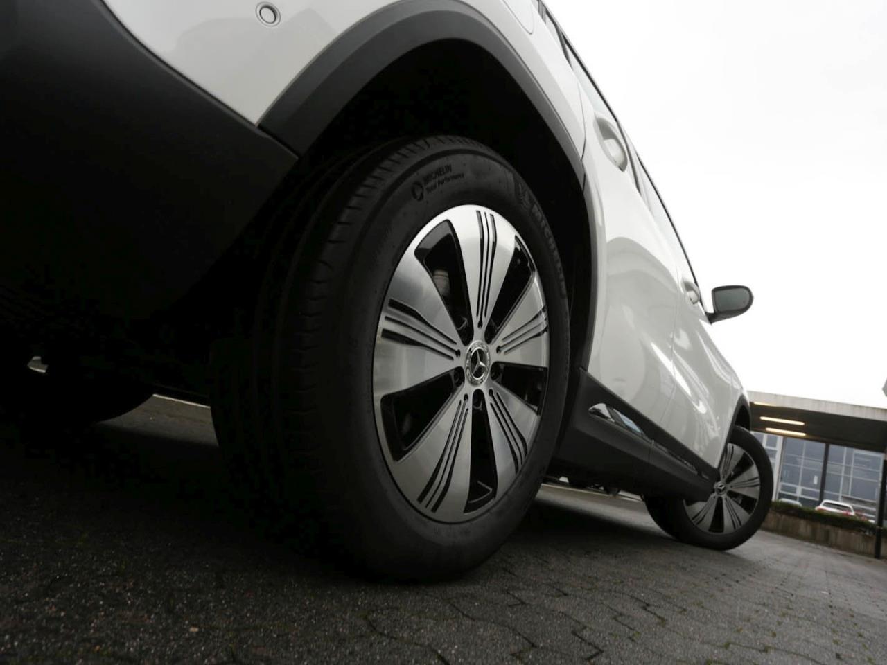 Mercedes-Benz EQA 300 4M Progressive Navi ParkP EasyP Kamera