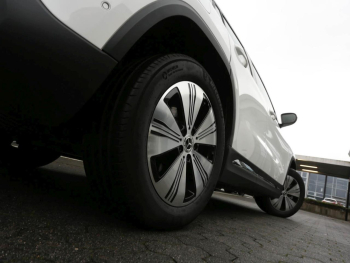 Mercedes-Benz EQA 300 4M Progressive Navi ParkP EasyP Kamera