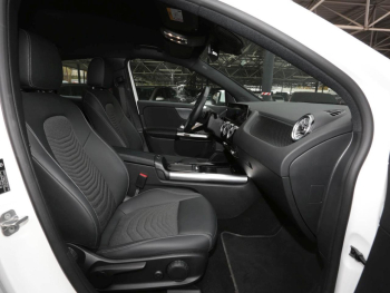 Mercedes-Benz EQA 300 4M Progressive Navi ParkP EasyP Kamera