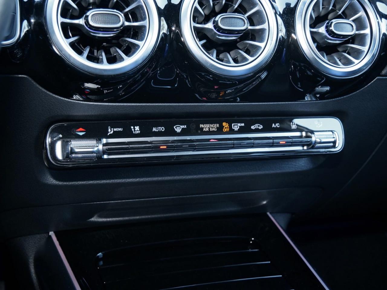 Mercedes-Benz EQA 300 4M Progressive Night Kamera AMG Felgen