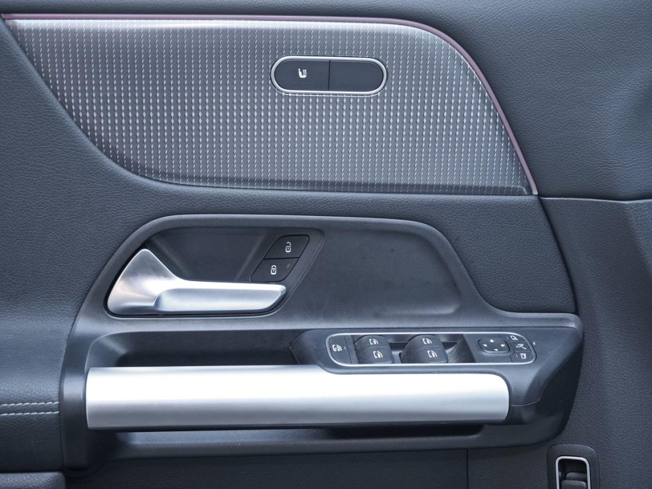 Mercedes-Benz EQA 300 4M Progressive Night Kamera AMG Felgen