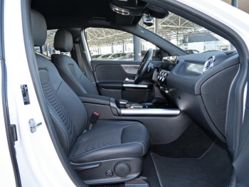 Mercedes-Benz EQA 300 4M Progressive Night Kamera AMG Felgen