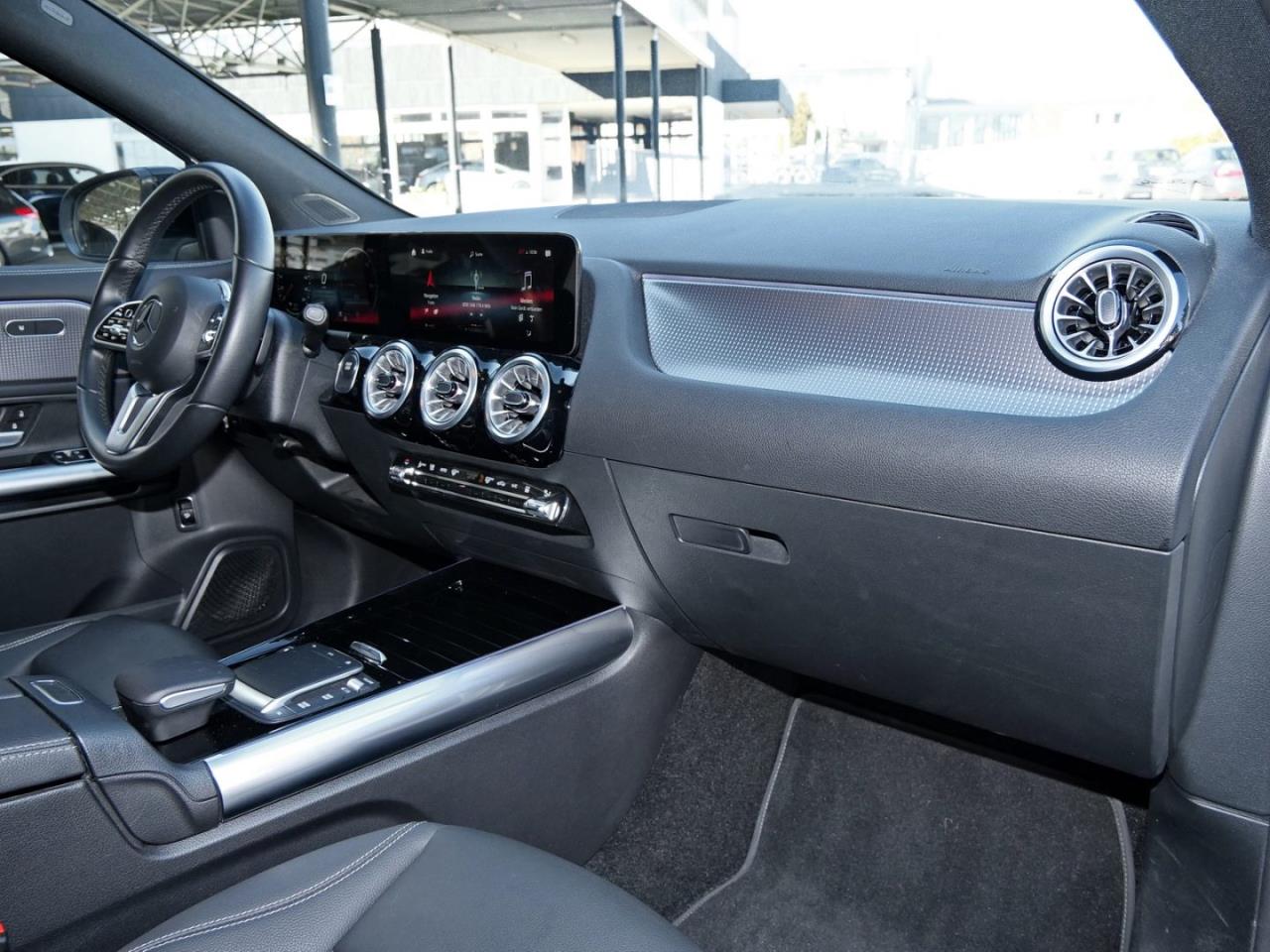 Mercedes-Benz EQA 300 4M Progressive Night Kamera AMG Felgen