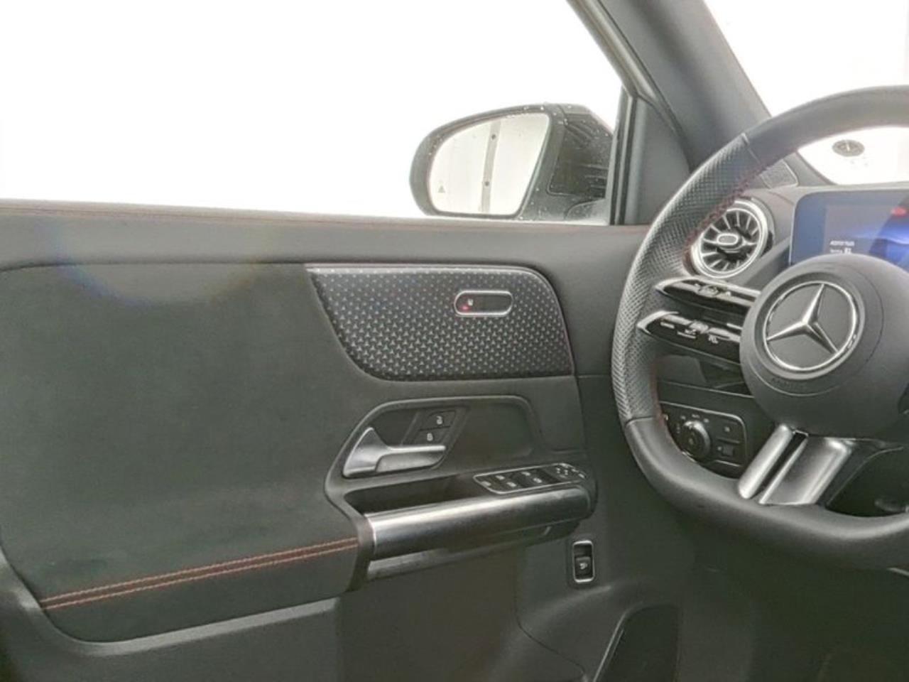 Mercedes-Benz EQA 300 4M AMG Night MBUXNavi Kamera Easy-Pack