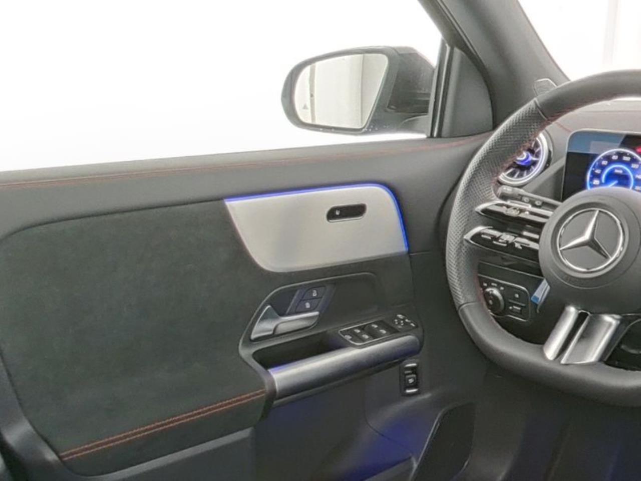 Mercedes-Benz EQA 300 4M AMG Night Navi Panorama EasyPack 360°