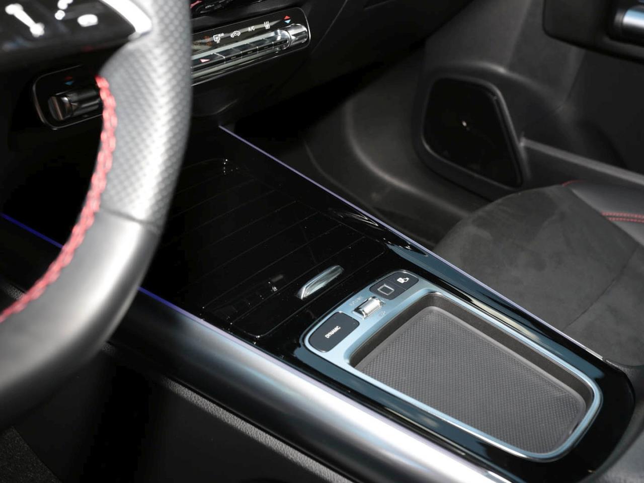 Mercedes-Benz EQA 350 4M AMG Night Panorama Kamera Easy-Pack