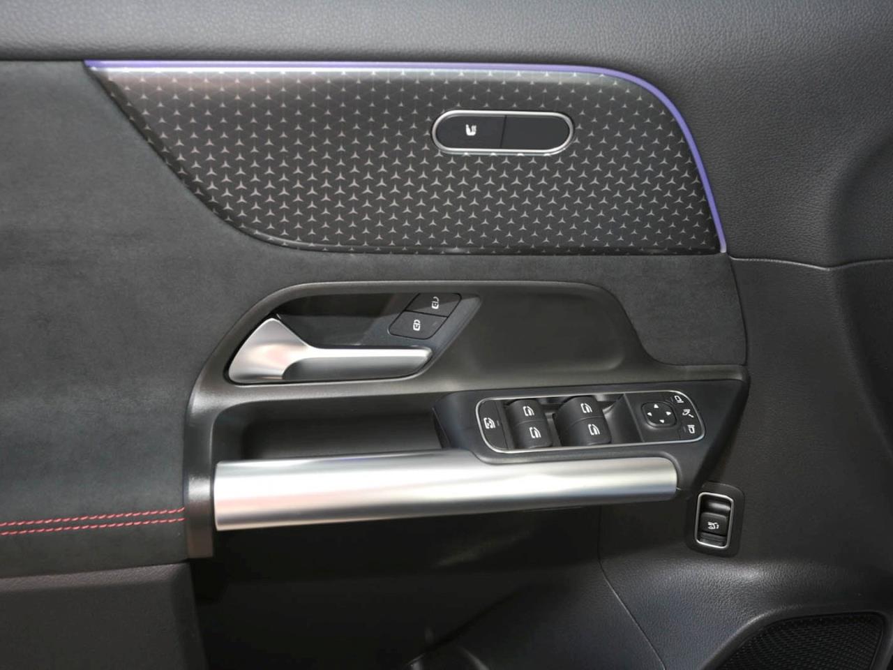 Mercedes-Benz EQA 350 4M AMG Night Panorama Kamera Easy-Pack