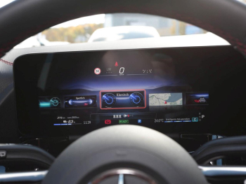 Mercedes-Benz EQA 350 4M AMG Night Panorama Kamera Easy-Pack