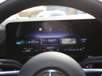 Mercedes-Benz EQA 350 4M AMG Night Panorama Kamera Easy-Pack