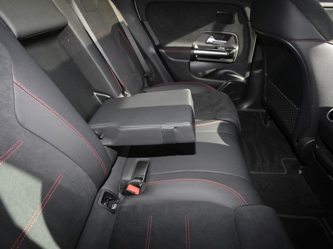 Mercedes-Benz EQA 350 4M AMG Night Panorama Kamera Easy-Pack