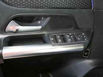 Mercedes-Benz EQA 350 4M AMG Night Panorama Kamera Easy-Pack