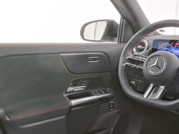 Mercedes-Benz EQA 350 4M AMG Night Panorama Kamera Easy-Pack