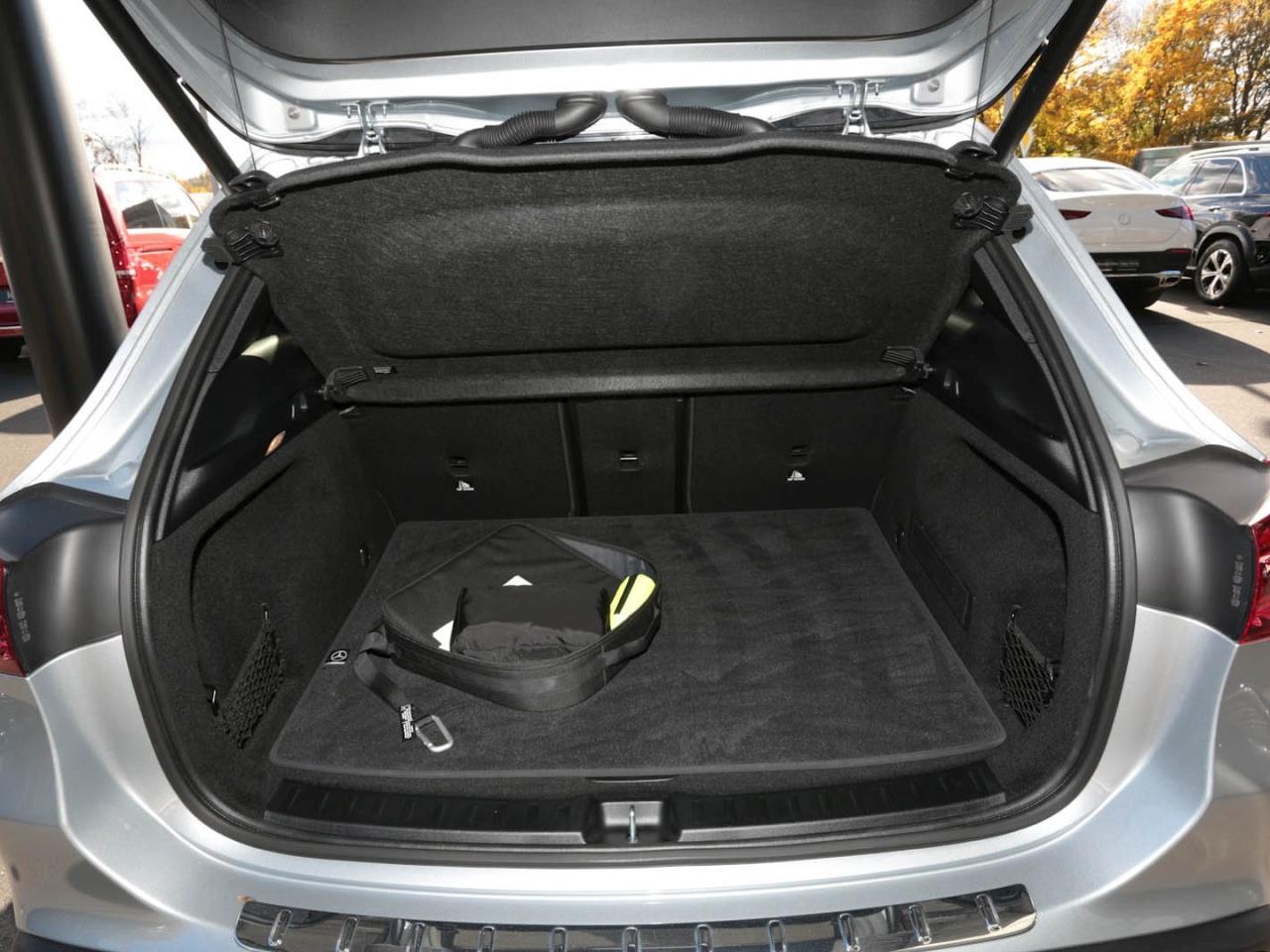 Mercedes-Benz EQA 350 4M AMG Night Panorama Kamera Easy-Pack