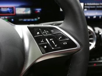 Mercedes-Benz EQA 350 4M Progressive MBUX Navi Panorama Kamera