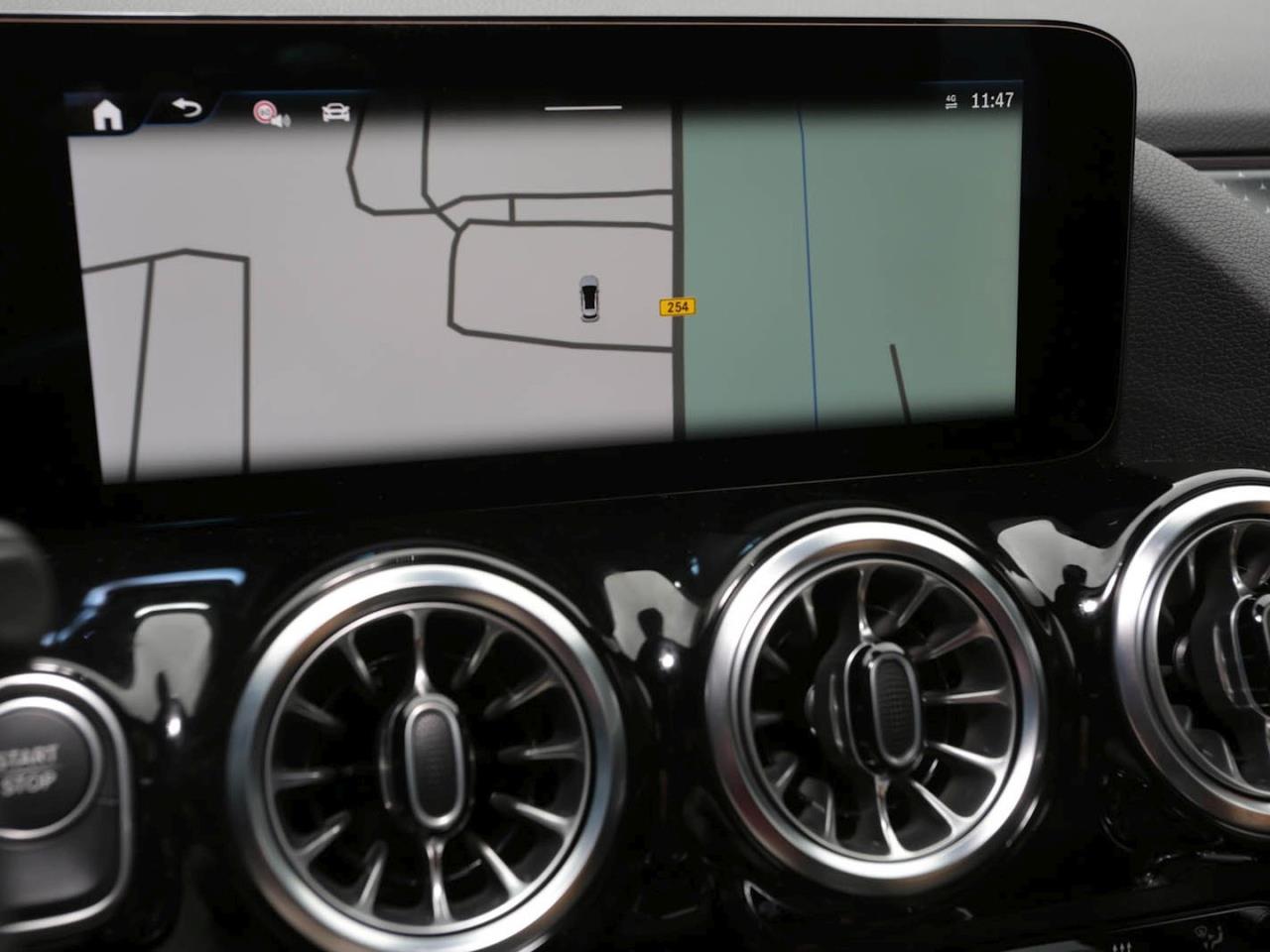 Mercedes-Benz EQA 350 4M Progressive MBUX Navi Panorama Kamera