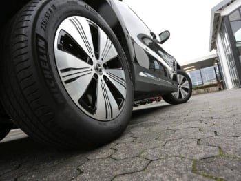 Mercedes-Benz EQA 350 4M Progressive MBUX Navi Panorama Kamera