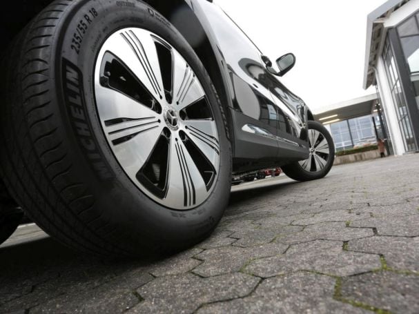 Mercedes-Benz EQA 350 4M Progressive MBUX Navi Panorama Kamera