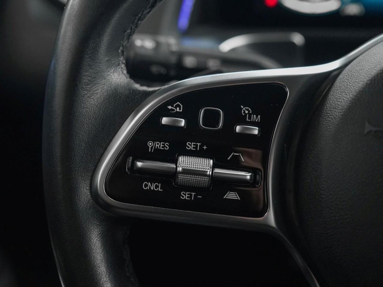 Mercedes-Benz EQB 250 Night Distronic Kamera EasyPack SpiegelP