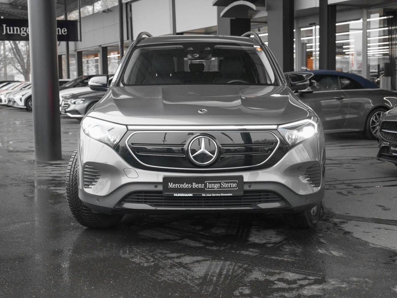 Mercedes-Benz EQB 250 Night Distronic Kamera EasyPack SpiegelP