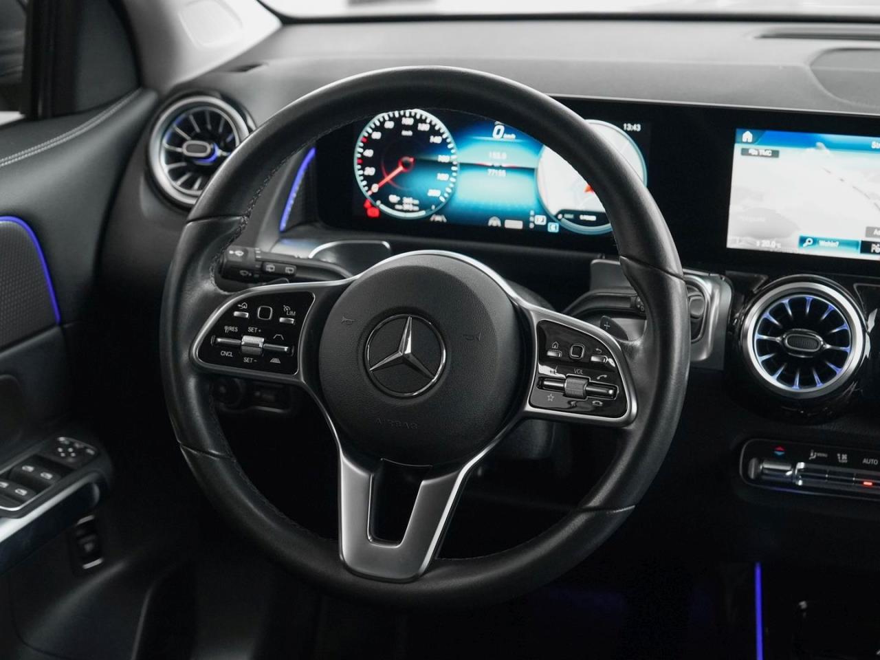 Mercedes-Benz EQB 250 Night Distronic Kamera EasyPack SpiegelP