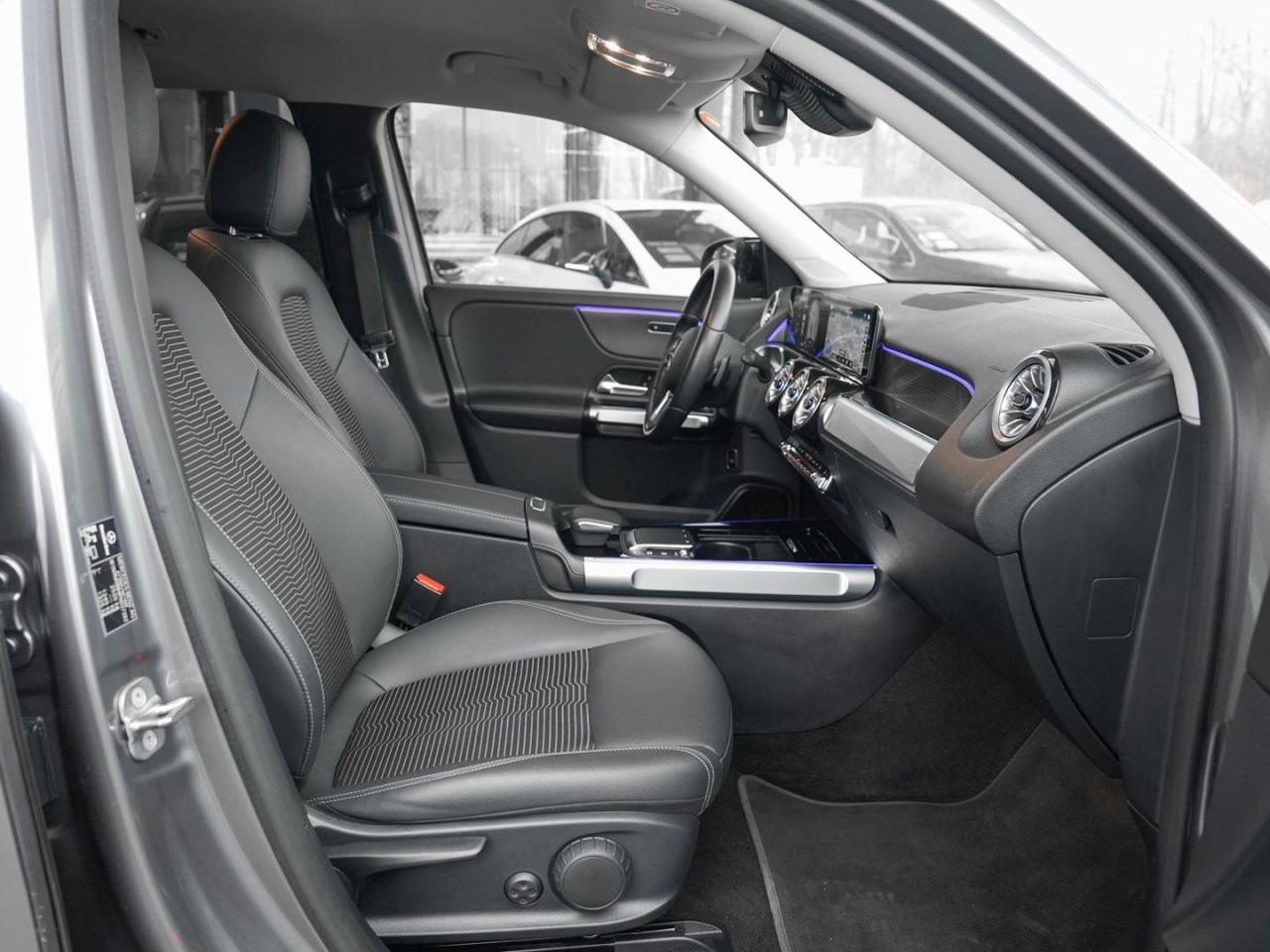 Mercedes-Benz EQB 250 Night Distronic Kamera EasyPack SpiegelP