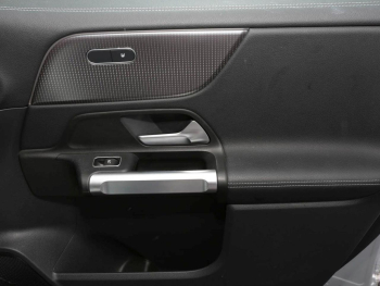 Mercedes-Benz EQB 300 4M Progressive Night Distronic 360°