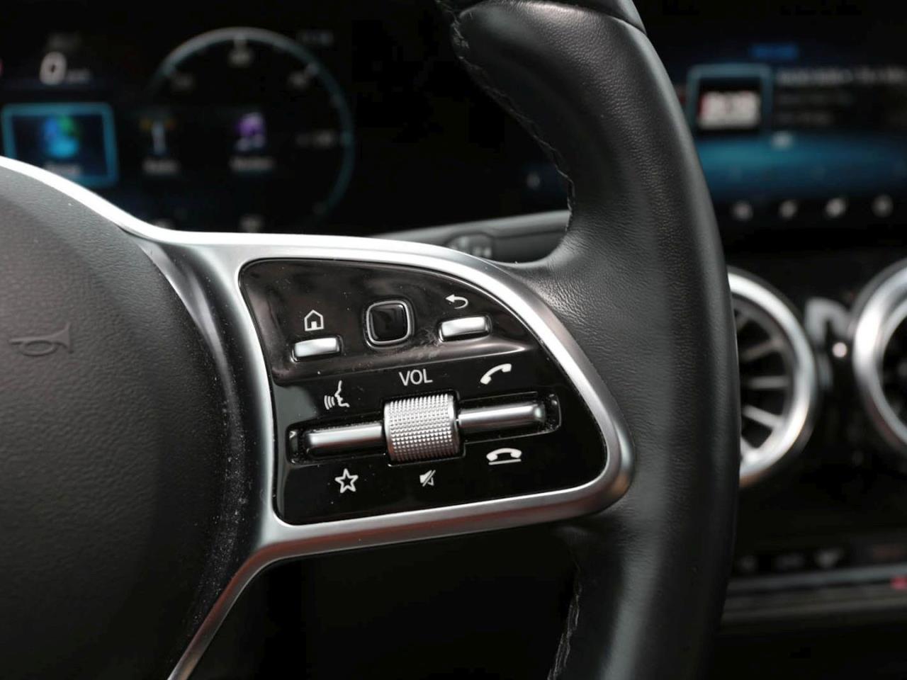 Mercedes-Benz EQB 300 4M Progressive Night Distronic 360°