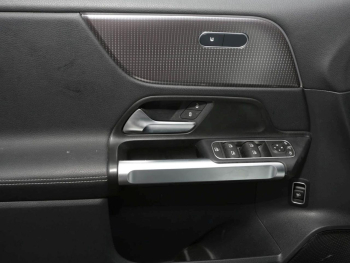 Mercedes-Benz EQB 300 4M Progressive Night Distronic 360°