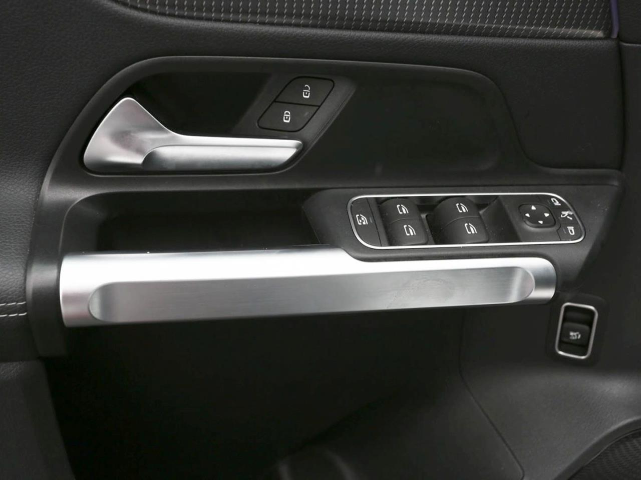 Mercedes-Benz EQB 300 4M Progressive Night Distronic 360°