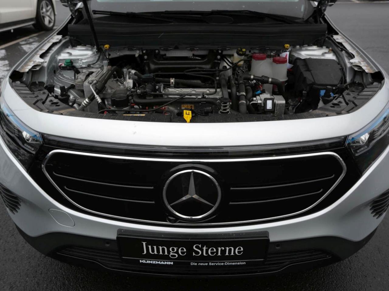 Mercedes-Benz EQB 300 4M Progressive Night Distronic 360°