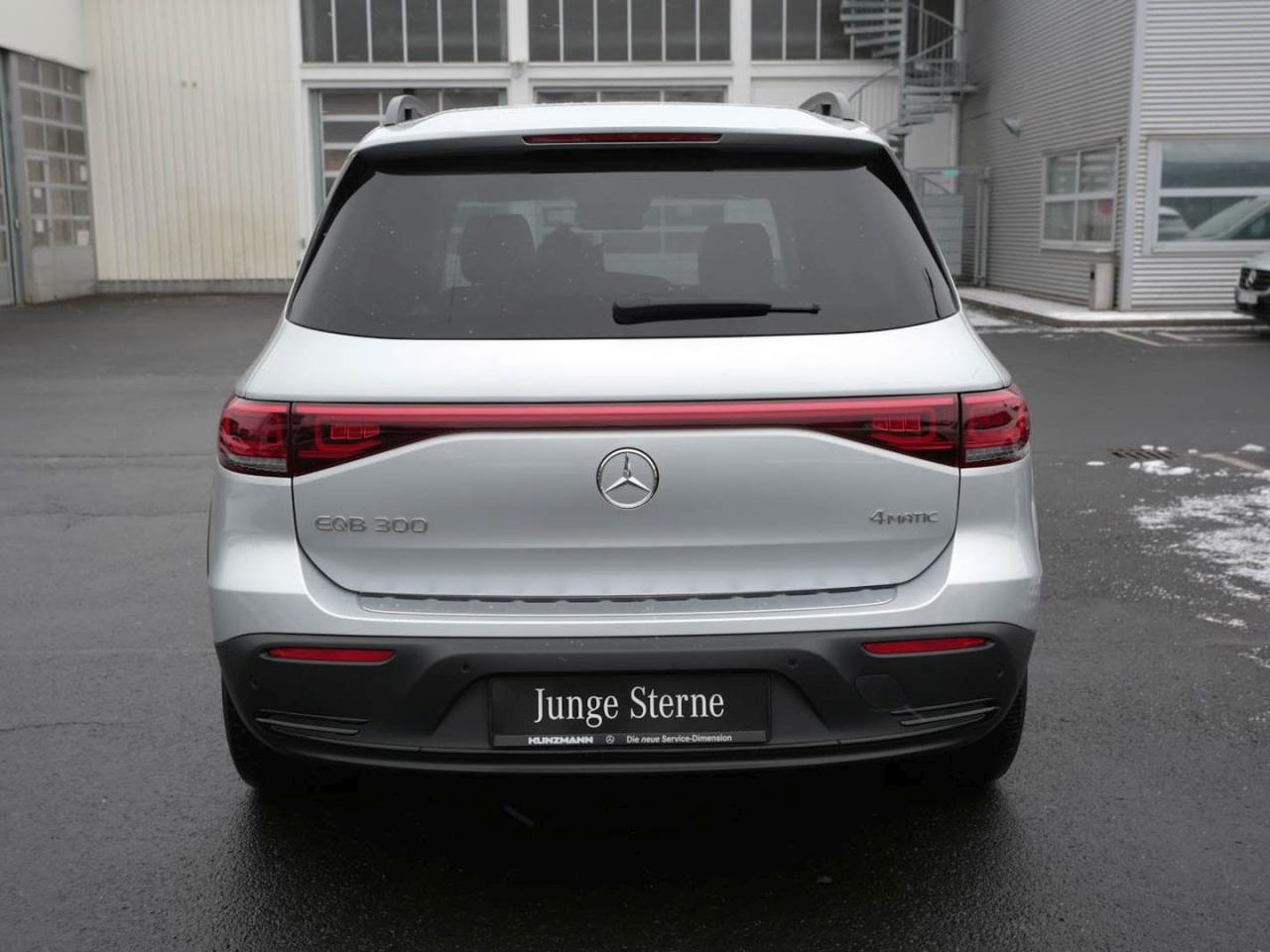 Mercedes-Benz EQB 300 4M Progressive Night Distronic 360°
