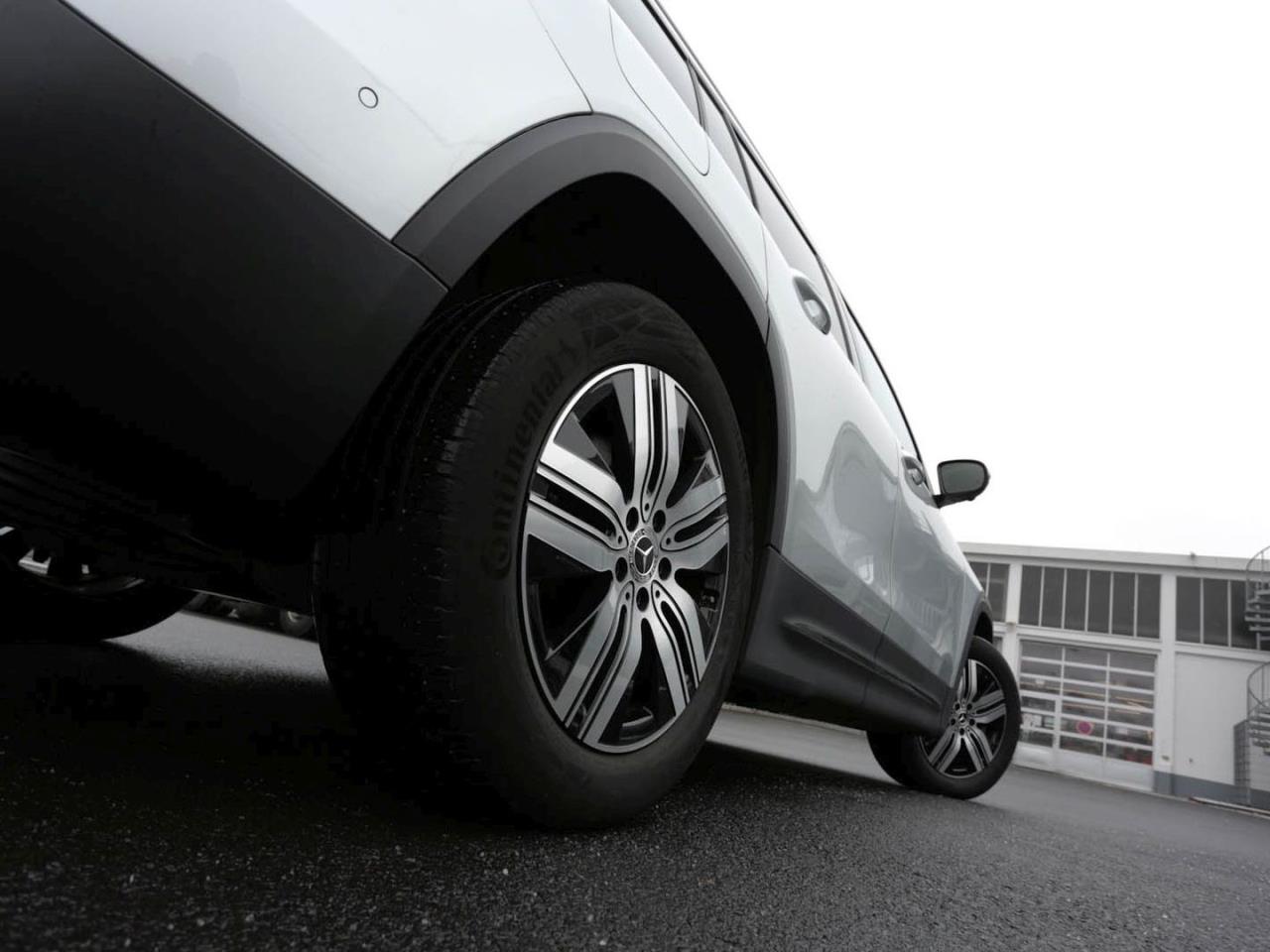 Mercedes-Benz EQB 300 4M Progressive Night Distronic 360°