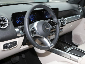 Mercedes-Benz EQB 300 4M Progressive AHK Panorama Kamera EasyP