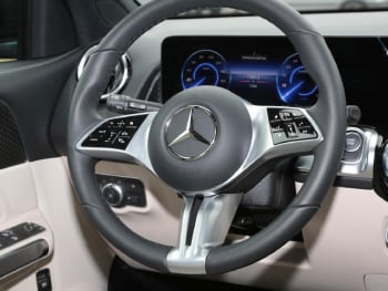 Mercedes-Benz EQB 300 4M Progressive AHK Panorama Kamera EasyP