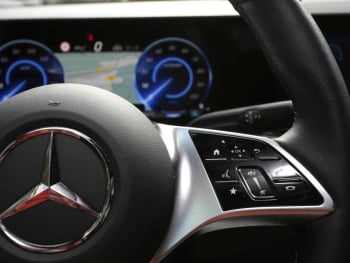 Mercedes-Benz EQB 300 4M Progressive Panorama Distronic Kamera