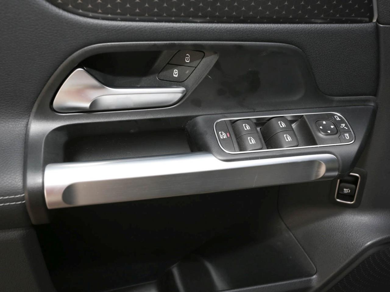 Mercedes-Benz EQB 300 4M Progressive Panorama Distronic Kamera