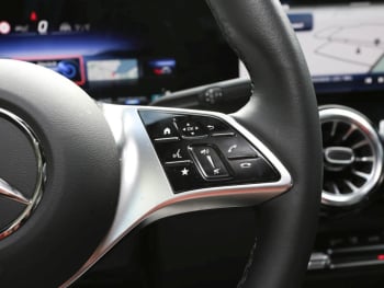 Mercedes-Benz EQB 300 4M Progressive Panorama Distronic Kamera