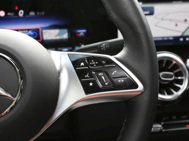 Mercedes-Benz EQB 300 4M Progressive Panorama Distronic Kamera