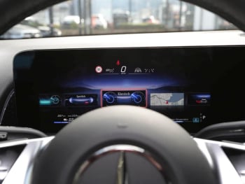 Mercedes-Benz EQB 300 4M Progressive Panorama Distronic Kamera