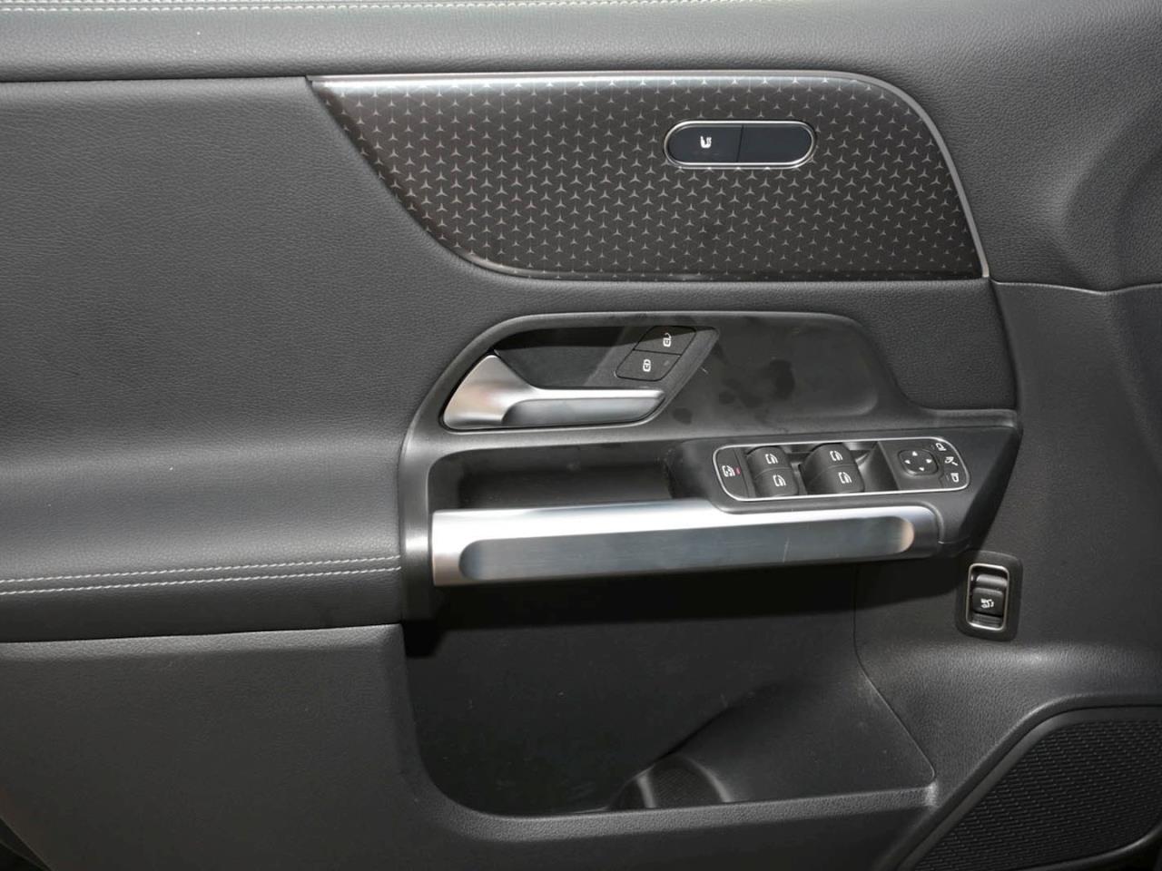 Mercedes-Benz EQB 300 4M Progressive Panorama Distronic Kamera