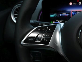 Mercedes-Benz EQB 300 4M Progressive Panorama Distronic Kamera