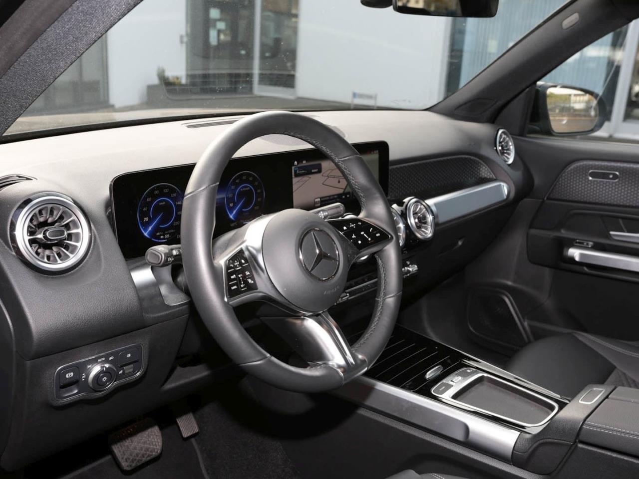 Mercedes-Benz EQB 300 4M Progressive Panorama Distronic Kamera