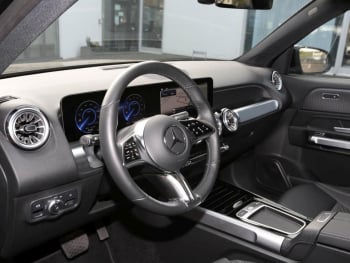 Mercedes-Benz EQB 300 4M Progressive Panorama Distronic Kamera