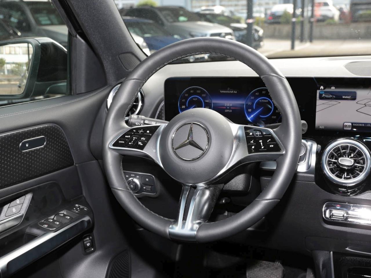 Mercedes-Benz EQB 300 4M Progressive Panorama Distronic Kamera