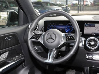 Mercedes-Benz EQB 300 4M Progressive Panorama Distronic Kamera