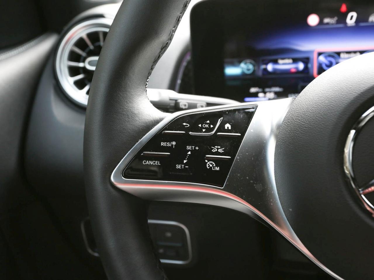 Mercedes-Benz EQB 300 4M Progressive Panorama Distronic Kamera