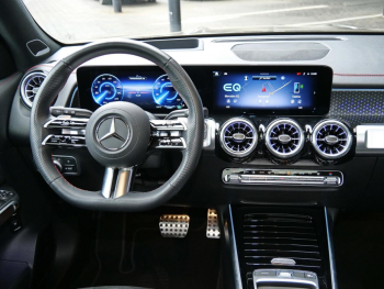 Mercedes-Benz EQB 300 4M AMG Distronic Panorama Burmester 360°